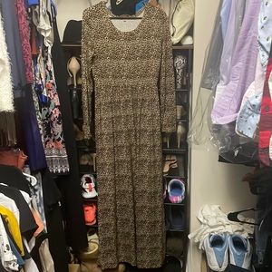 All over leopard print long-sleeved maxi dress with pockets